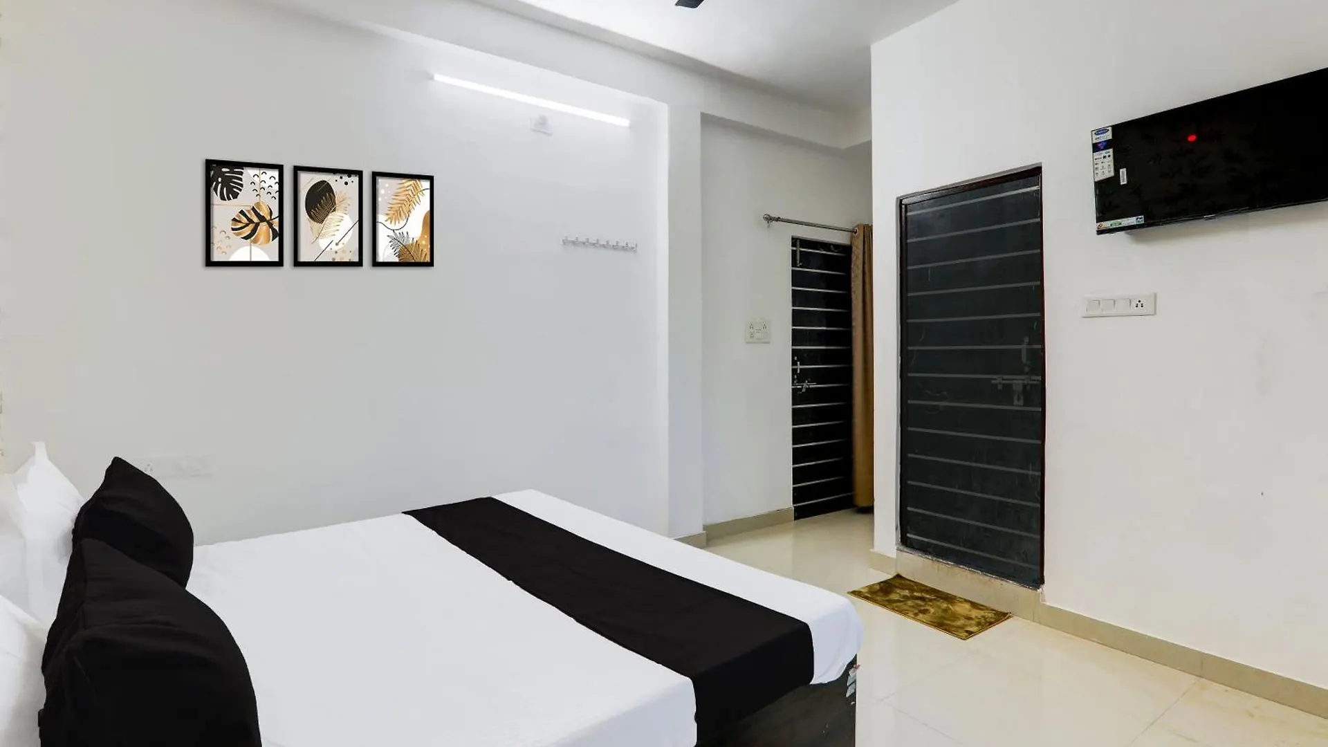 Spot On The Rustic Inn Guest House Varanasi