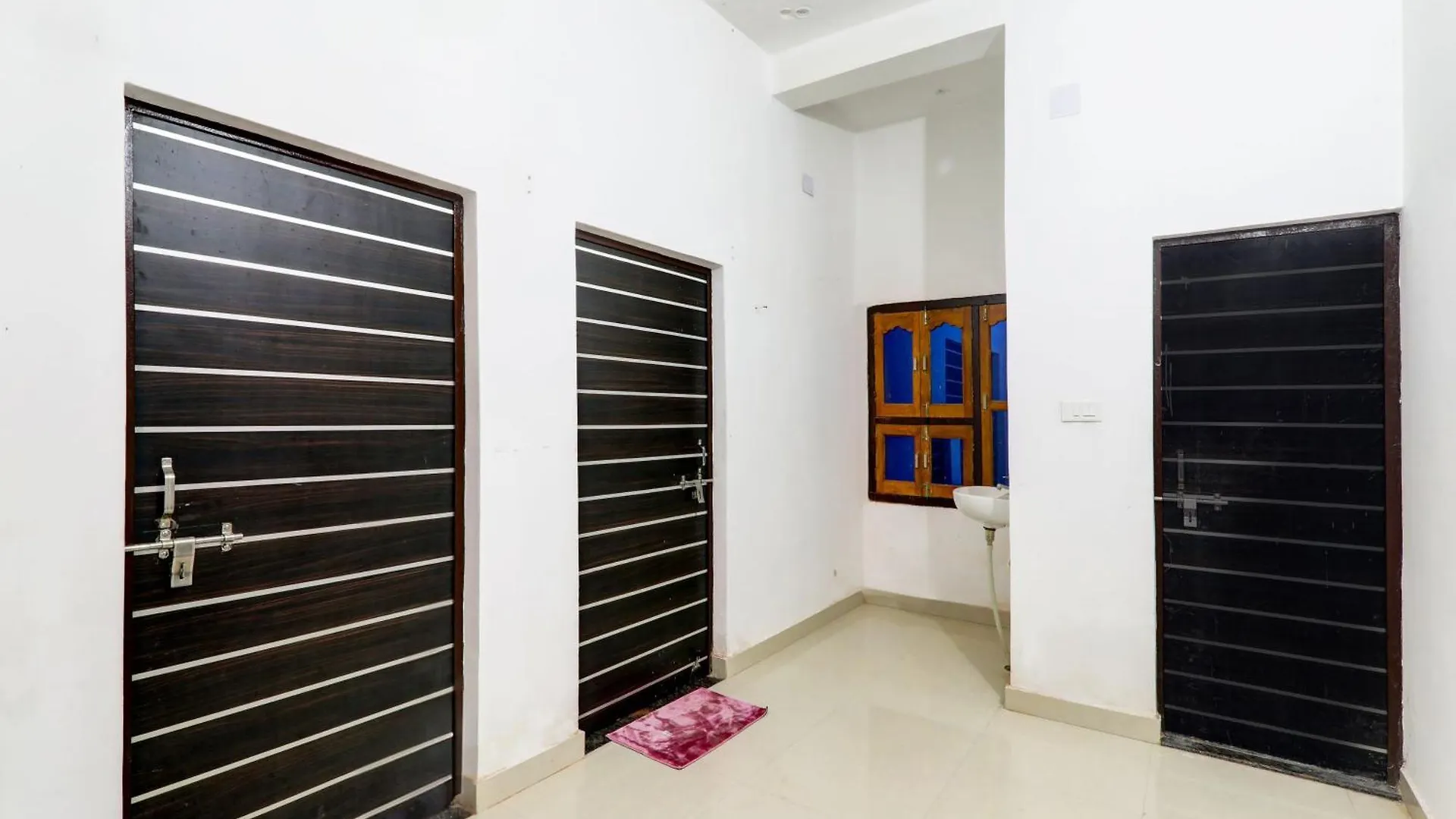 Spot On The Rustic Inn Guest House Varanasi 3*,  India