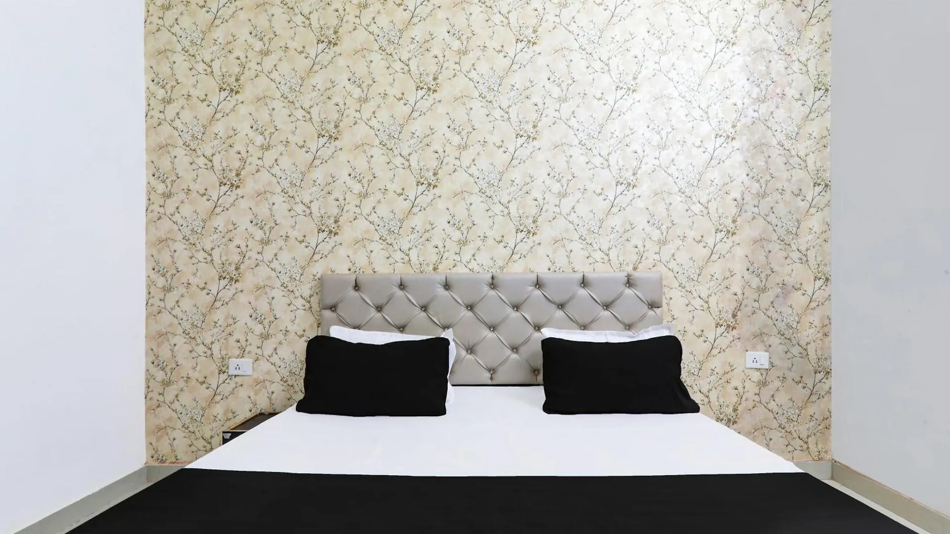 *** Hotel Spot On The Rustic Inn Guest House Varanasi India